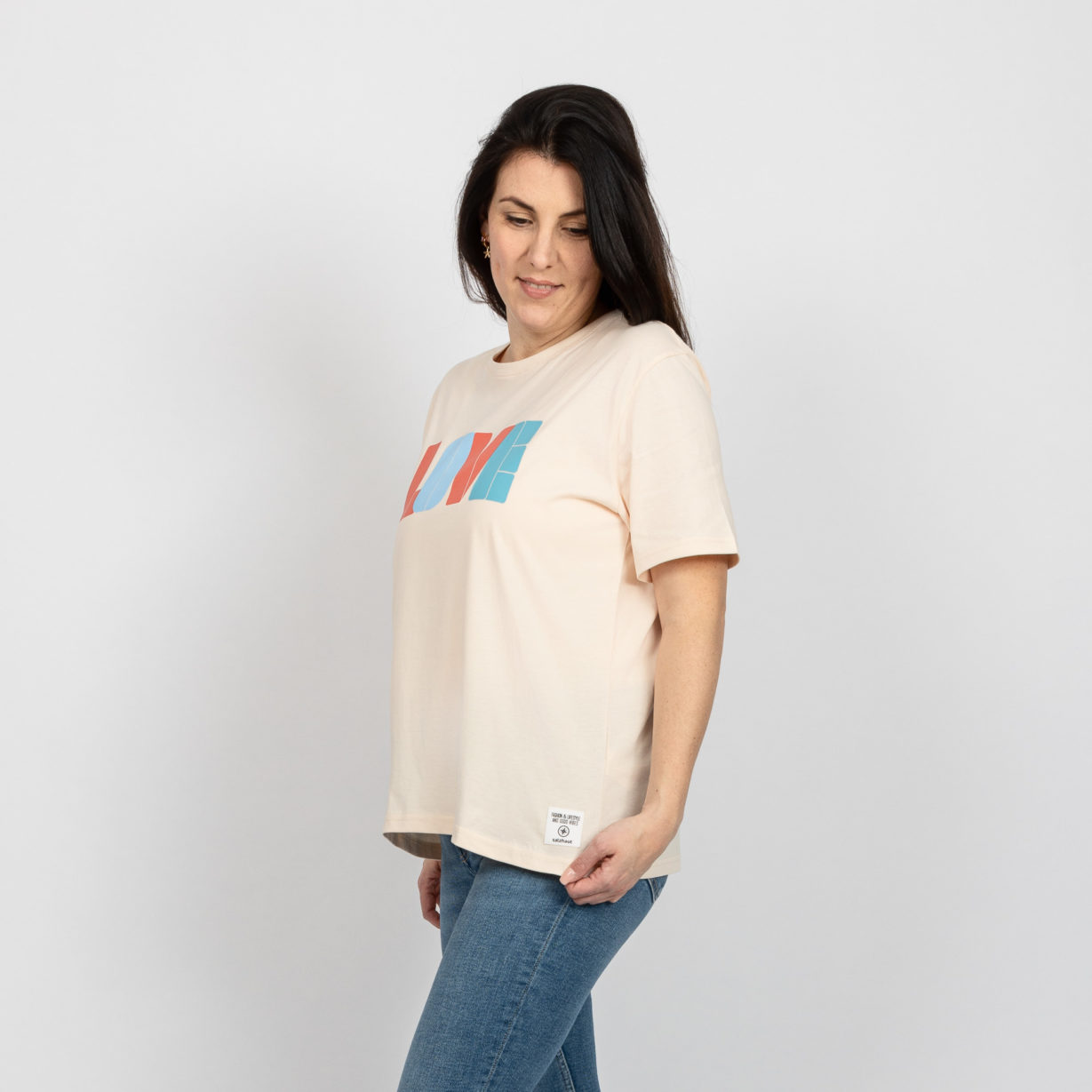 Käies T-Shirt Relaxed Shape mit LOVE Print Seite Model