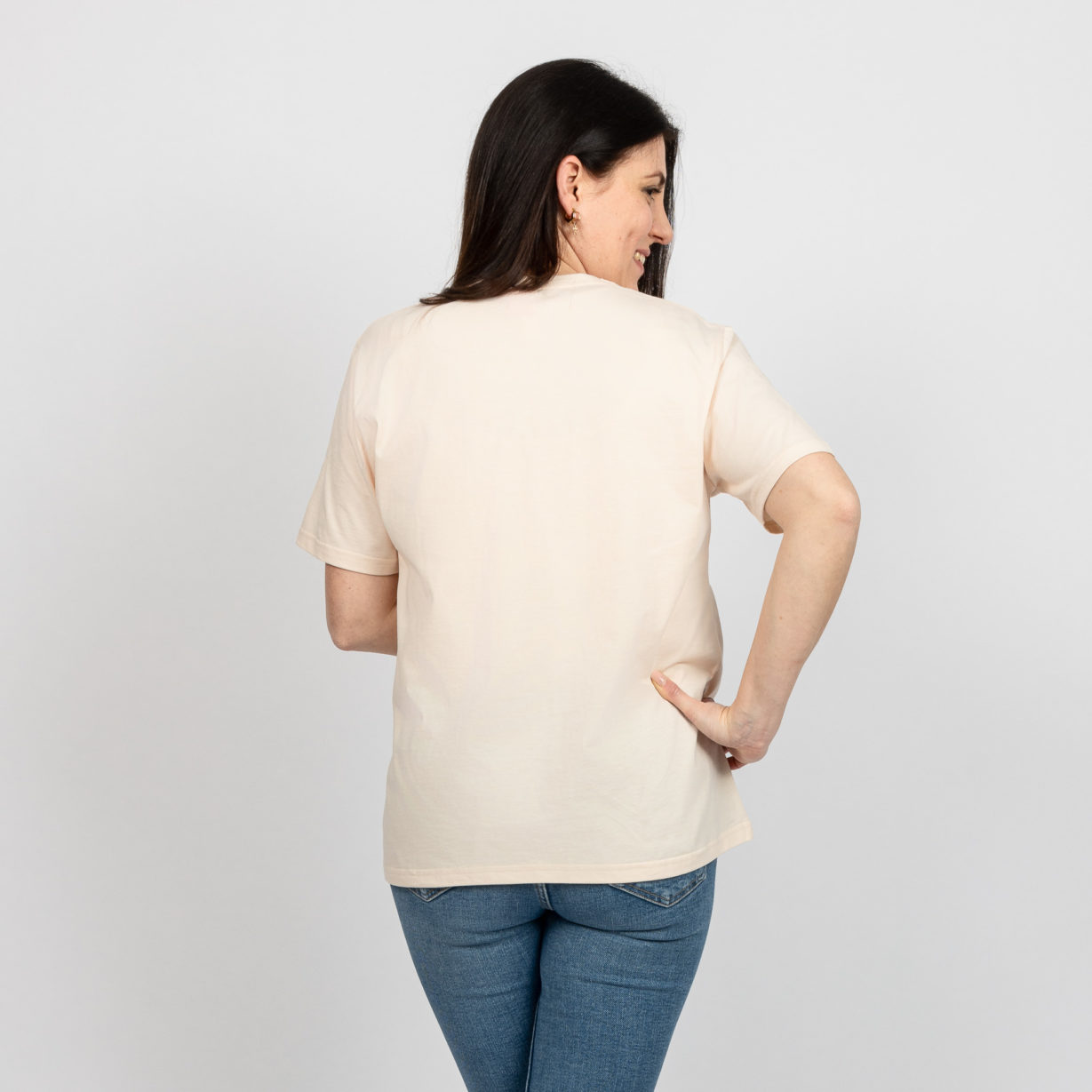 Käies T-Shirt Relaxed Shape mit LOVE Print Rücken Model