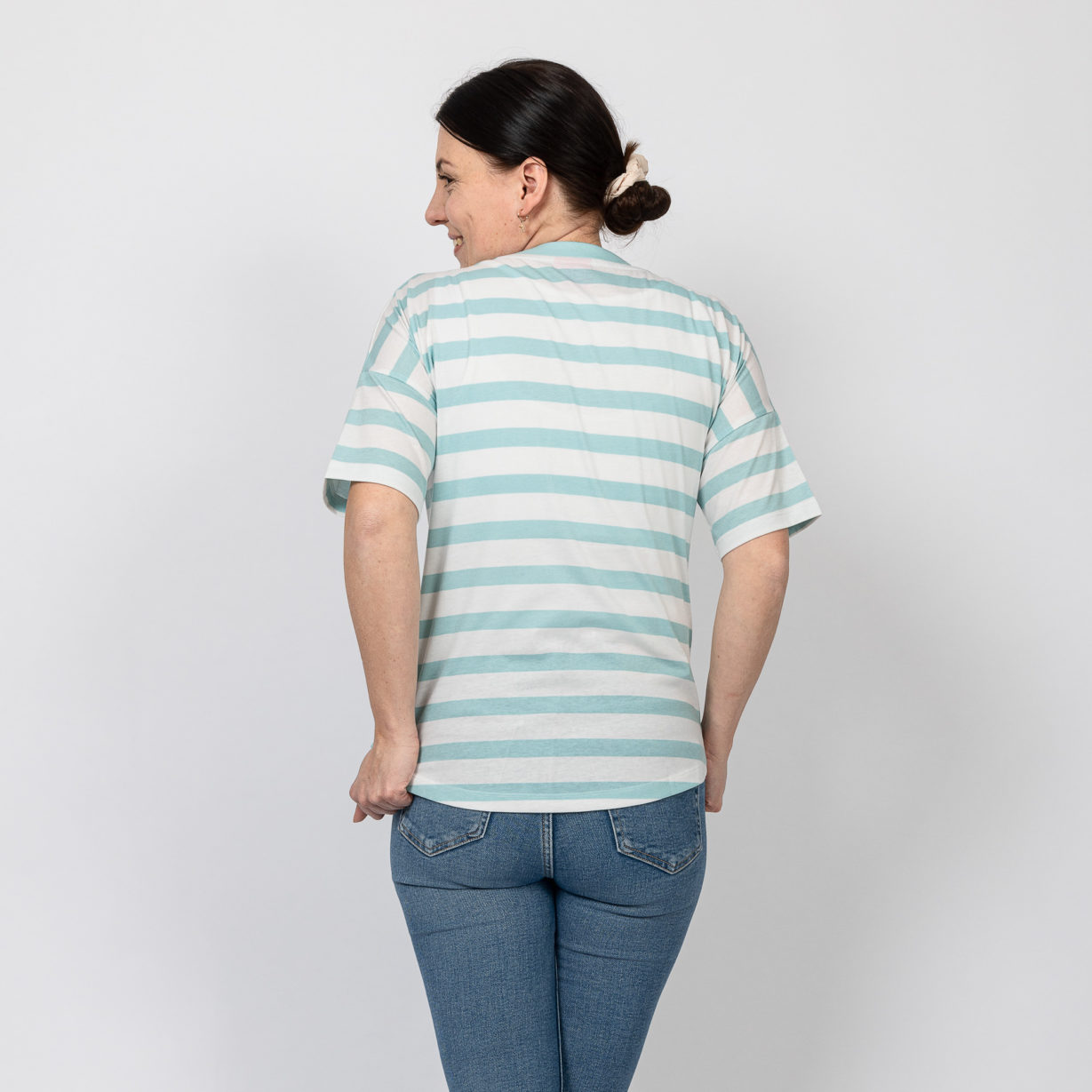 Koert - Oversized T-Shirt mit Streifen Aqua Model Hinten