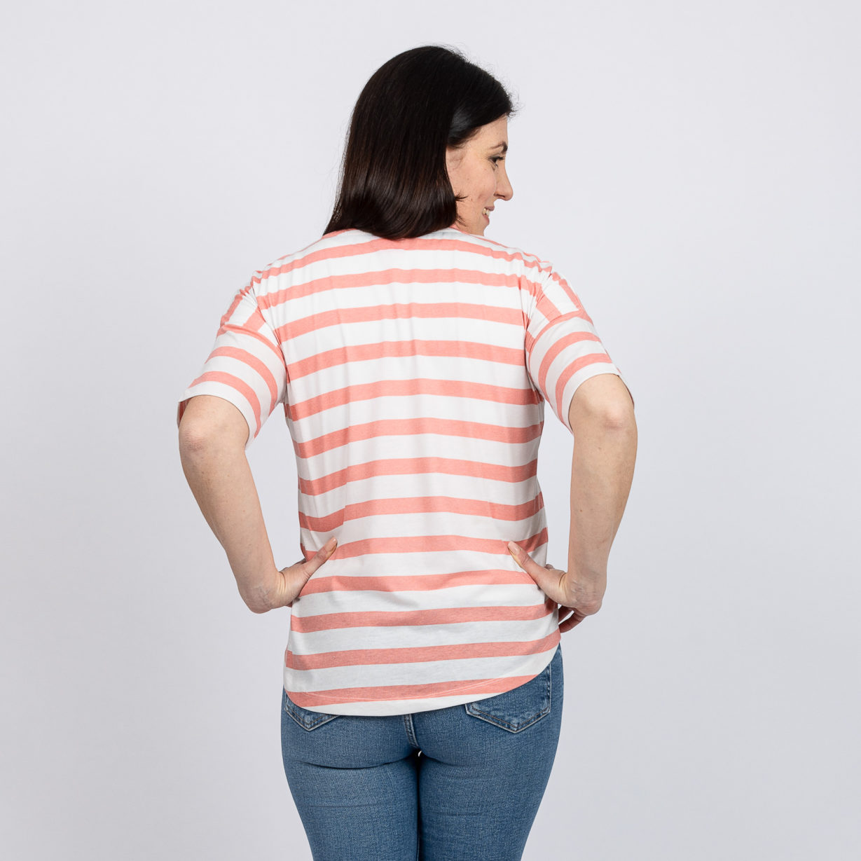 Koert - Oversized T-Shirt mit Streifen Coral Rücken Model